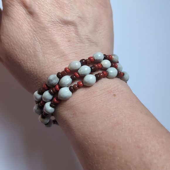 434 Red and White Beaded Wrap Bracelet‎ - Picture 1 of 4